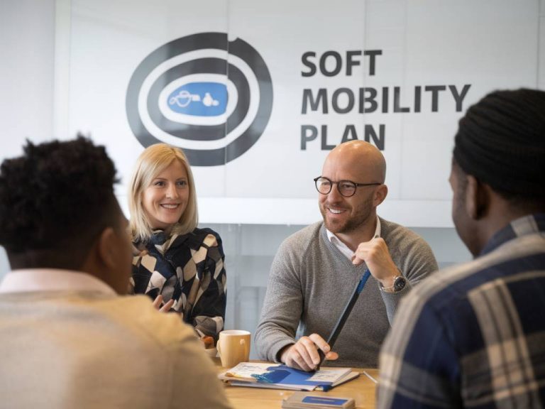 Comment mettre en place un plan de mobilité douce pour vos employés : création de pistes cyclables et zones de stationnement